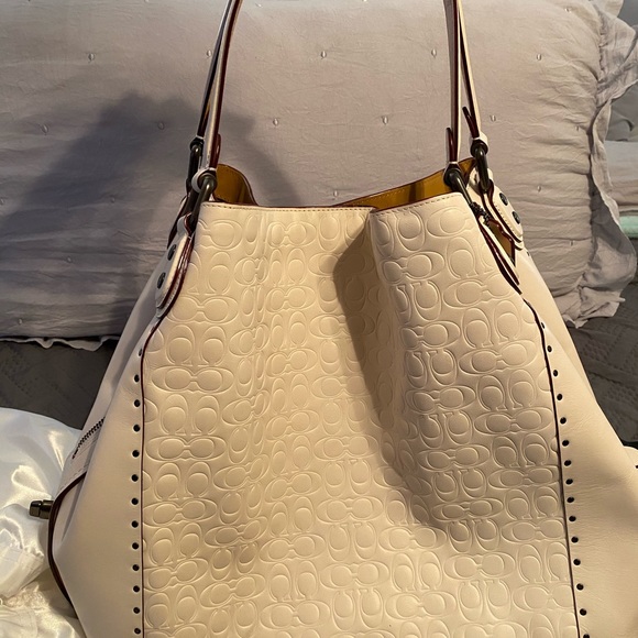 Signature Coach Bag - Picture 4 of 4